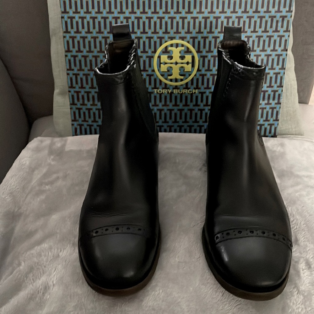 Tory Burch Chelsea Oxford boots